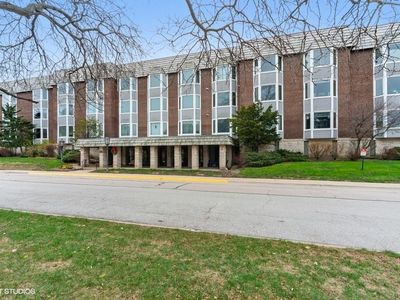 600 Thames Pkwy APT 2D, Park Ridge, IL, 60068