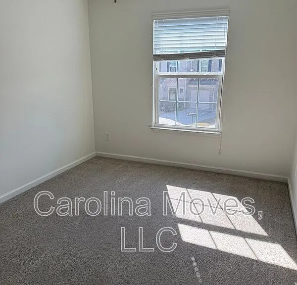 405 Christiane Way — Photo 15