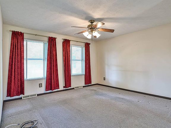 5th image of 5298 Banker Dr