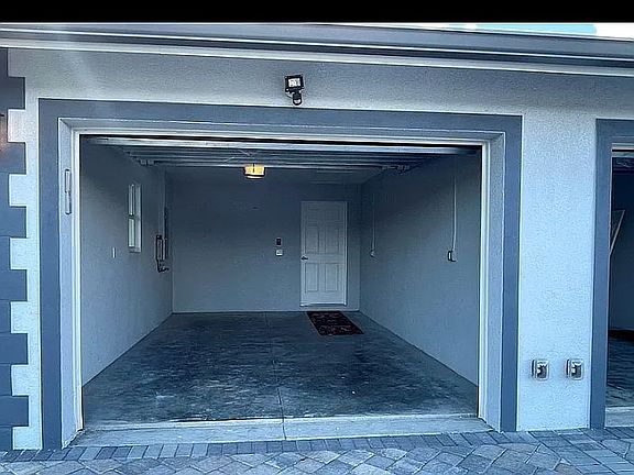 1 car garage 