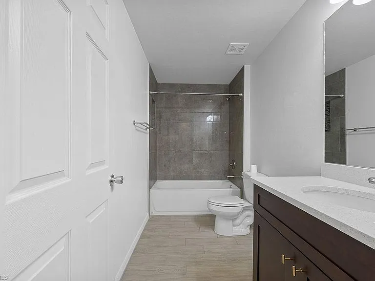 3429 SW 8th Ct — Photo 9