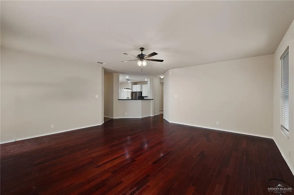 4 bed, 2.5 bath, 2070 sqft, $2,400 — Photo 4