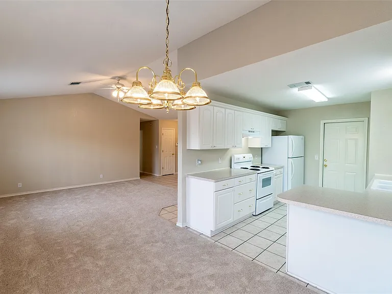 2604 Peach Tree Ln — Photo 3