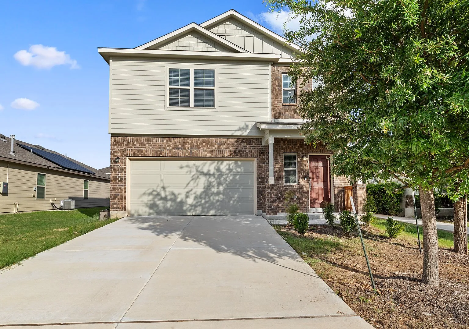 4 bed, 2.5 bath, 2199 sqft, $2,000 — Photo 1