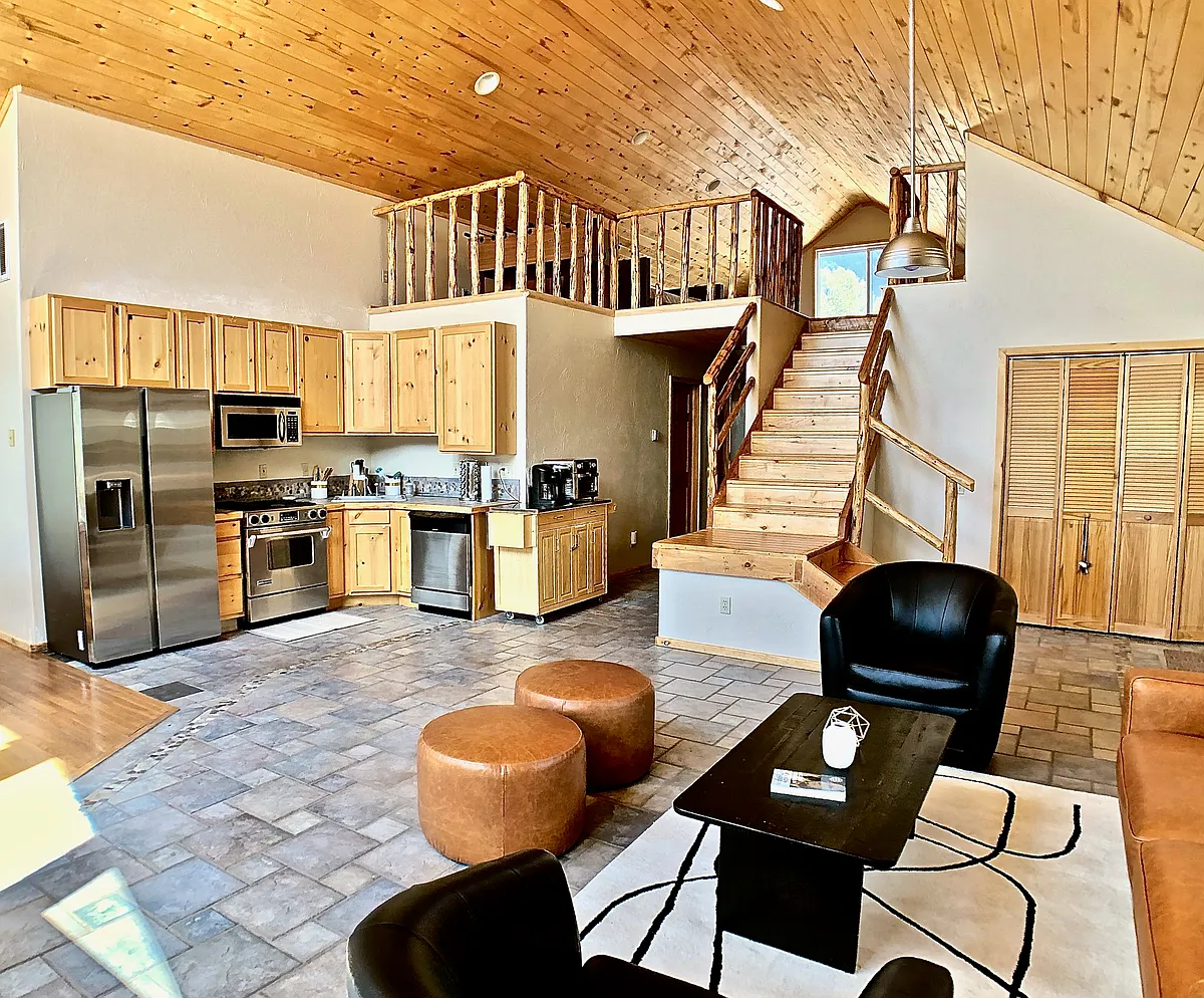 Building Photo - 353 Chaparral Way