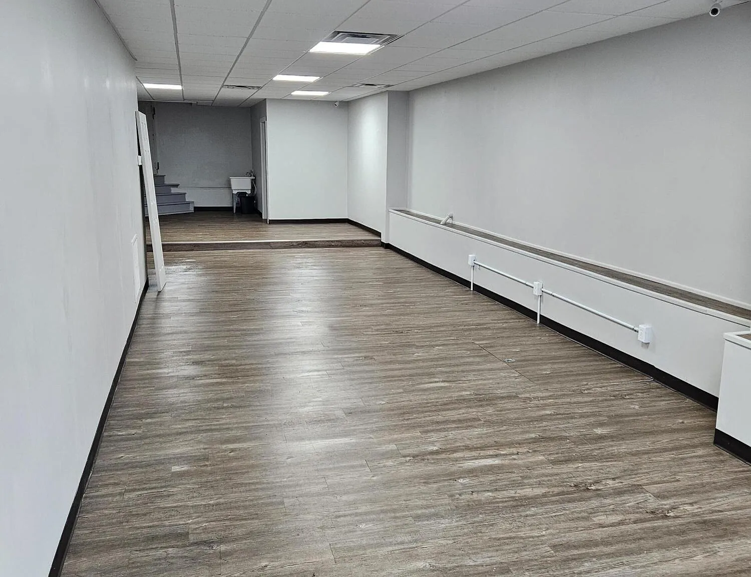 Studio, 984 sqft, $1,250 — Photo 3