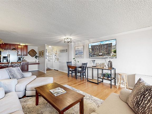 4th image of 2225 Buchtel Boulevard #611