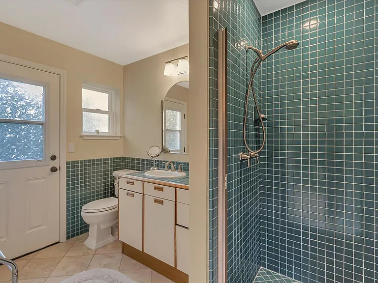 16101 Matilija Dr — Photo 20