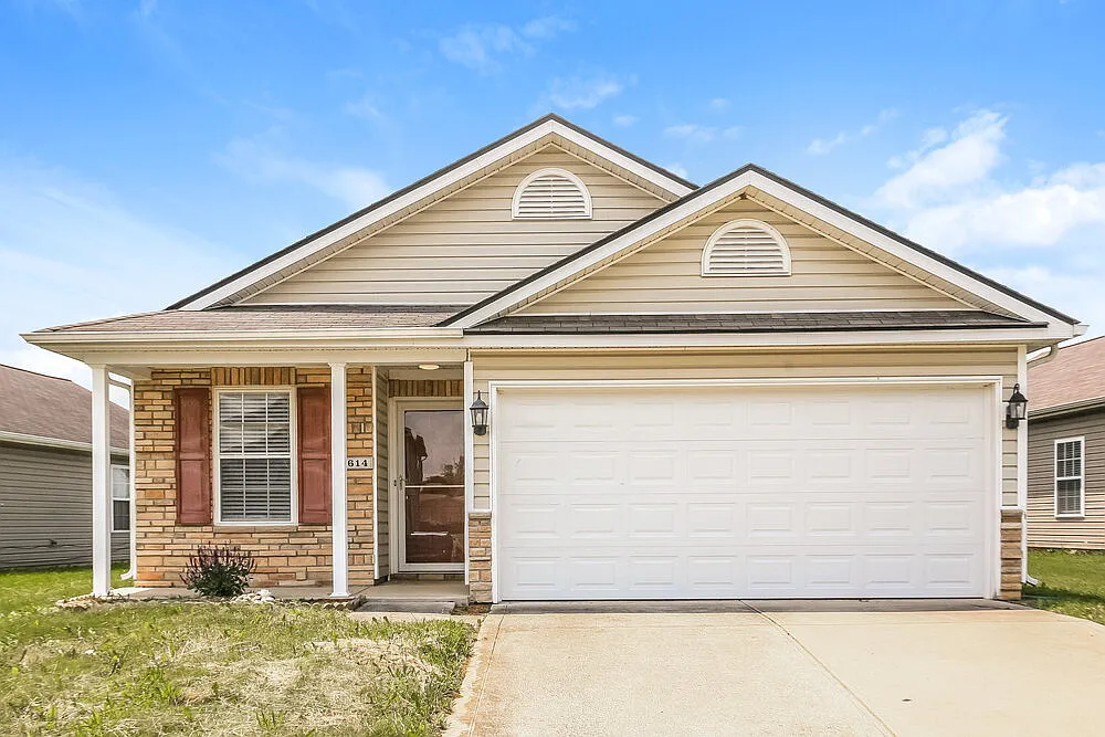 4 bed, 2.0 bath, 1392 sqft, $1,930 — Photo 1