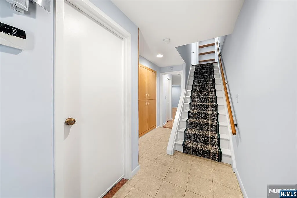3 bed, 3.5 bath, $4,250 — Photo 3