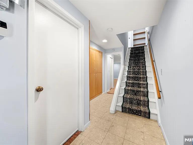 408 Elizabeth St #A — Photo 3