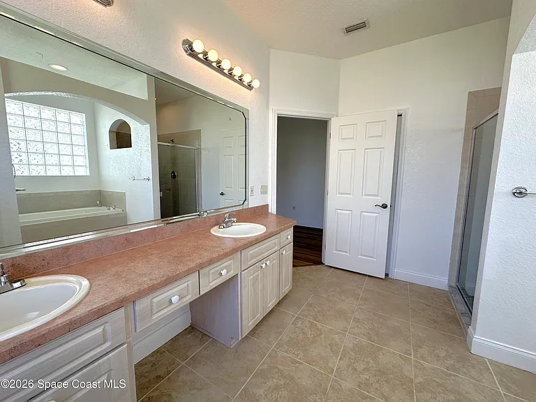 616 Manatee Bay Dr — Photo 18