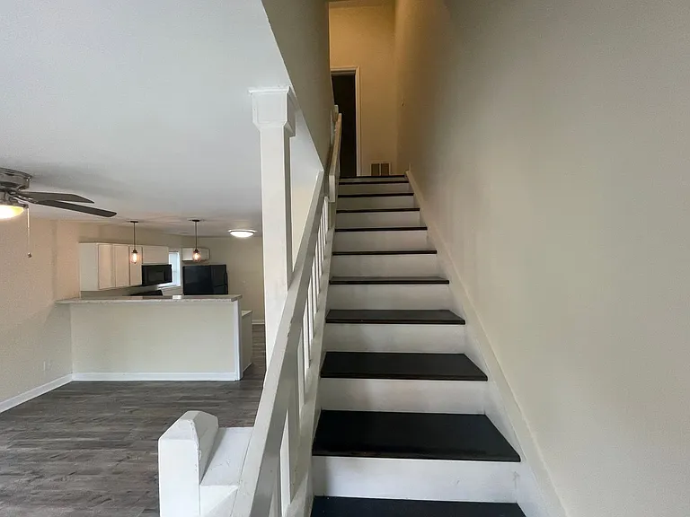 4918 Franklin Ave — Photo 9