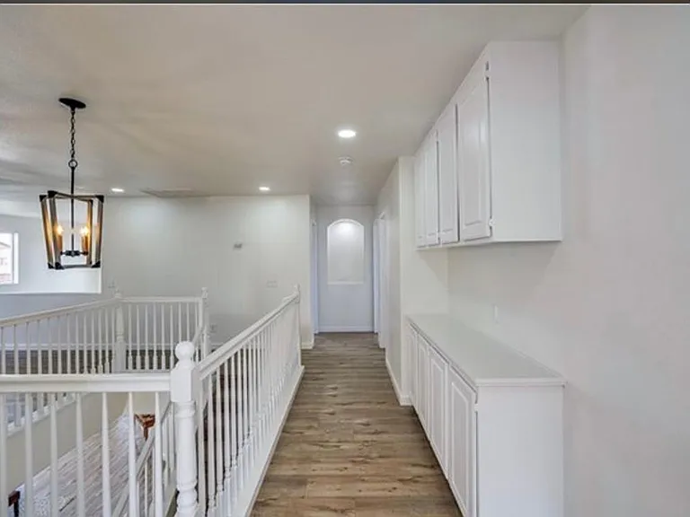 4425 Oak Tree Way — Photo 2