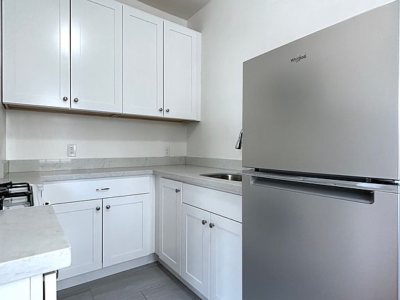 4th image of 707 Stockton St APT 204