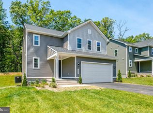 2880 White Tail Dr, Locust Grove, VA 22508