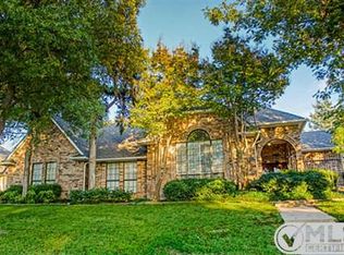 5352 Whispering Oaks Dr, Dallas, TX 75236