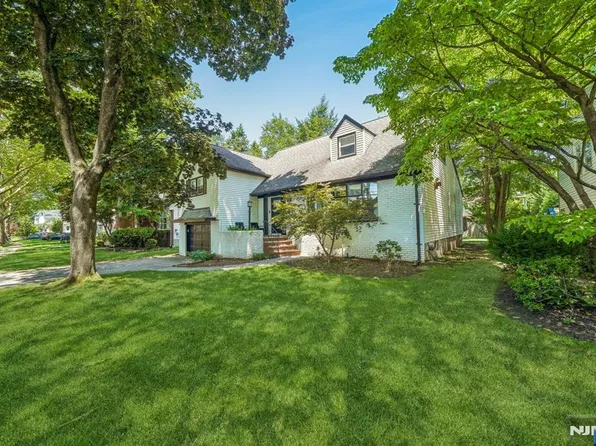 779 Washburn St, Teaneck, NJ 07666