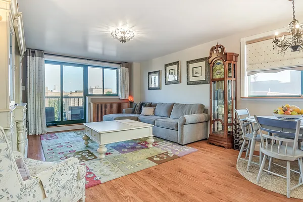 Sold by Re/Max In The City | media 6
