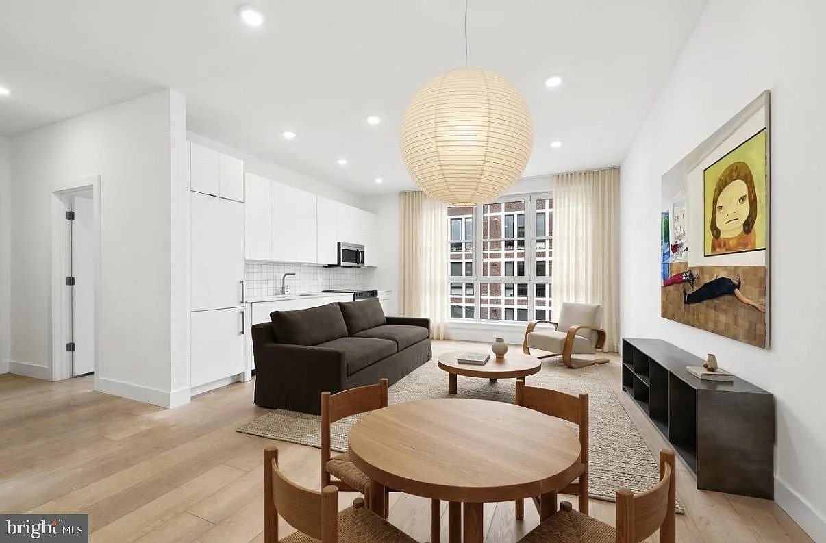 2 bed, 900 sqft, $2,095 — Photo 1