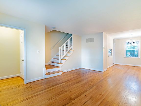 4th image of 3449 S Stafford St #B