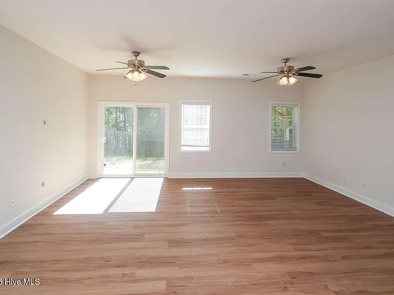 315 Adams Cir — Photo 20