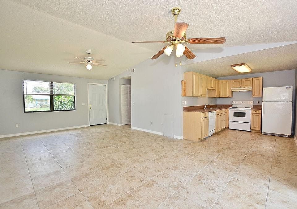 1st image of 1156 SE Proctor Ln