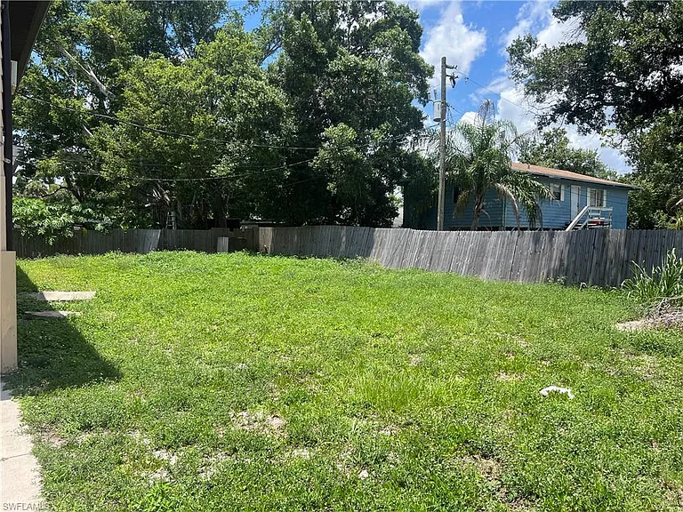 446 San Bernardino St — Photo 16