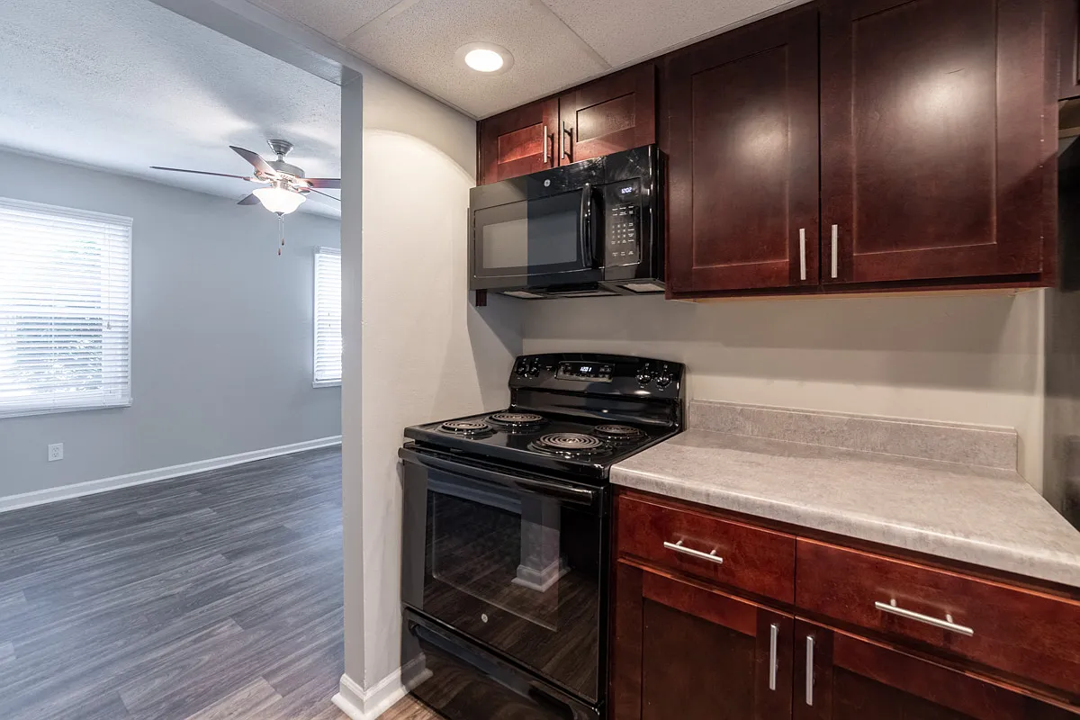 Barrington Estates Apartments — Photo 3