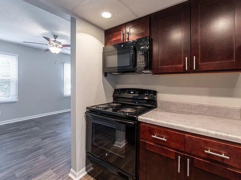 Barrington Estates Apartments — Photo 3