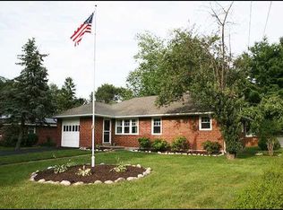 32 Briarwood Dr, Poughkeepsie, NY 12601