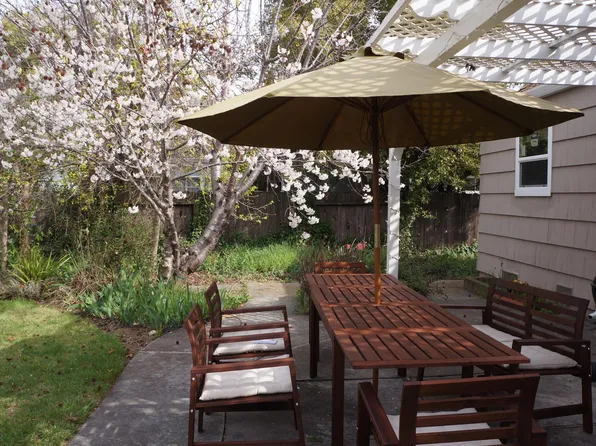 1690 Parkhills Ave, Los Altos, CA 94024