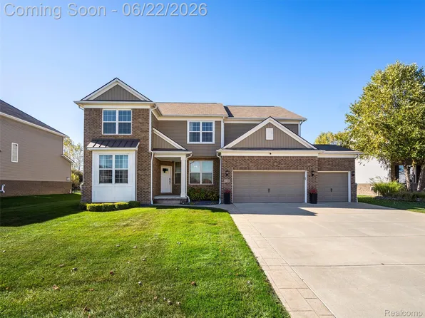 2130 Findley Cir, Lake Orion, MI 48360