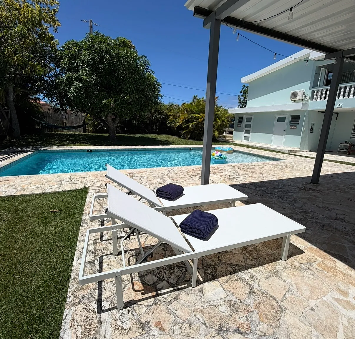 2 bed, 1.5 bath, 900 sqft, $2,700 — Photo 1