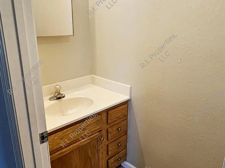 2080 Railroad St #2 — Photo 5