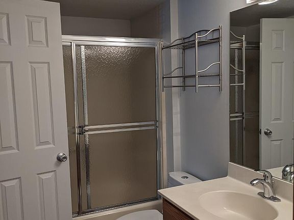 Main bathroom 1st floor