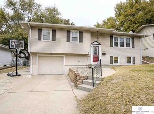 8728 Weir St, Omaha, NE 68127