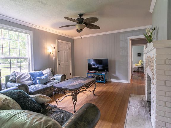 4th image of 232 Pinehills Dr