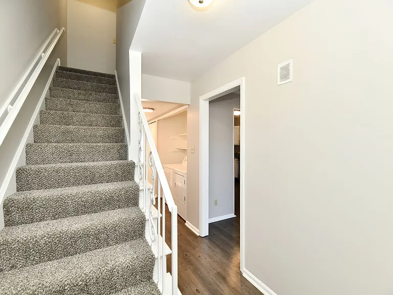 Park Lane Apartments — Photo 63