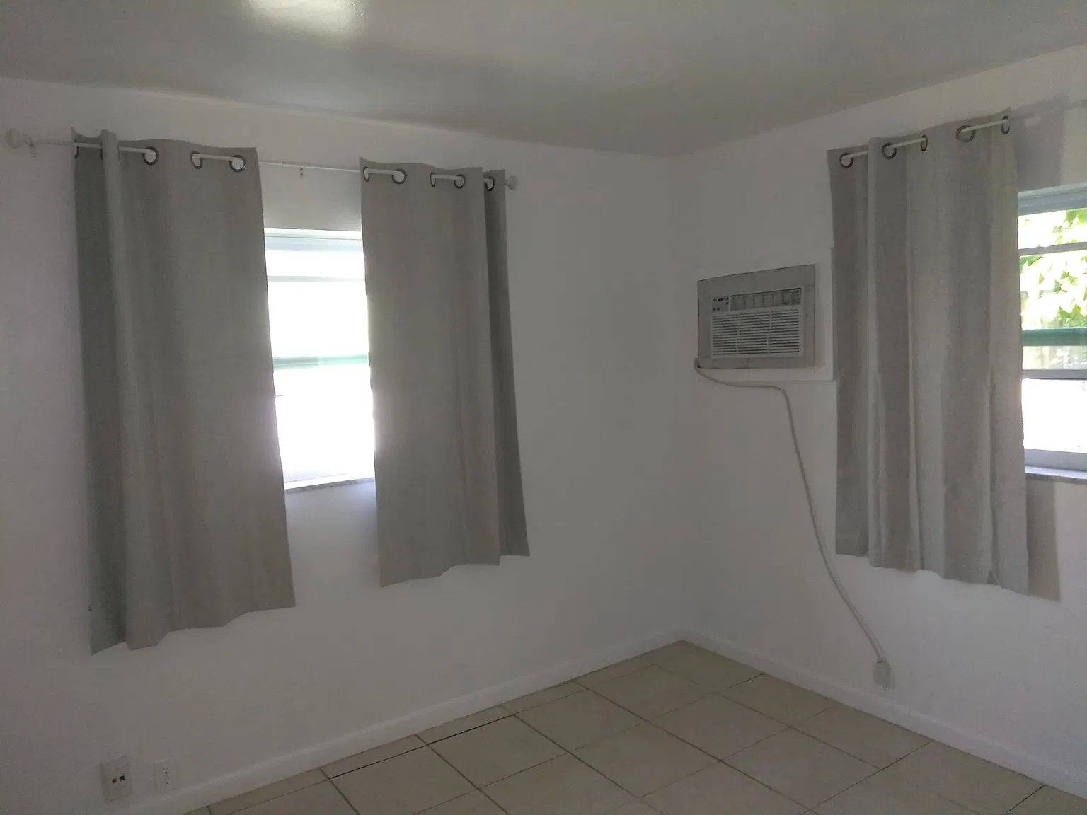4350 NW 21st Ave — Photo 3