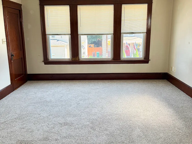 302 Burnside Ave #2 — Photo 6