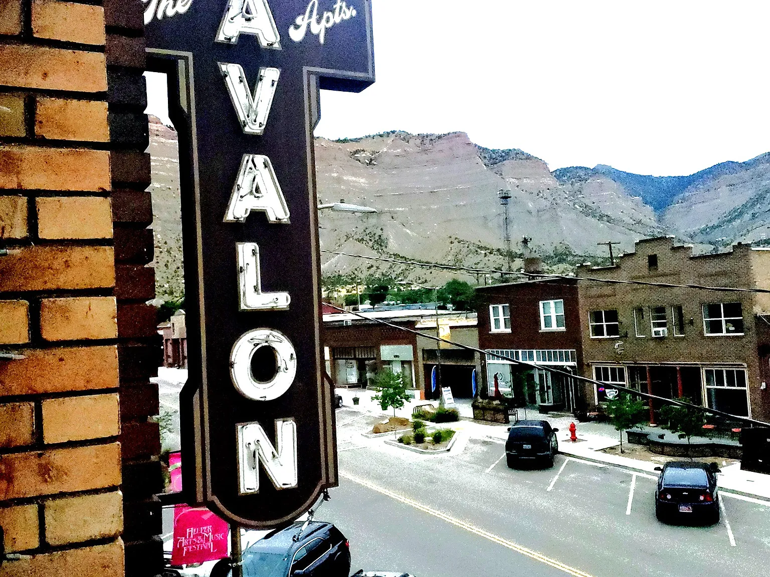 The Avalon House Apts — Photo 2