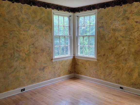 4th image of 611 Summer Dr