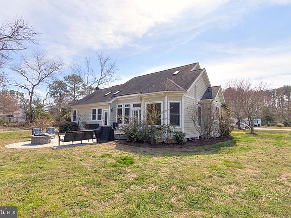 4th image of 300 King Carter Dr