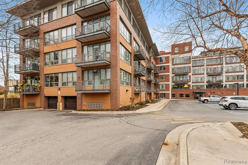 1 bed, 1.5 bath, 906 sqft, $3,200 — Photo 1