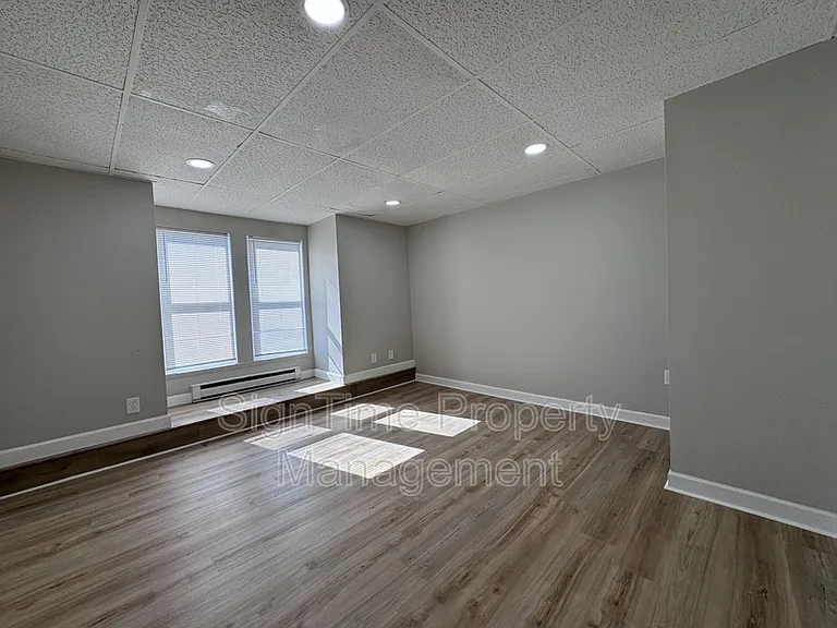 229 N Jonathan St #301 — Photo 8