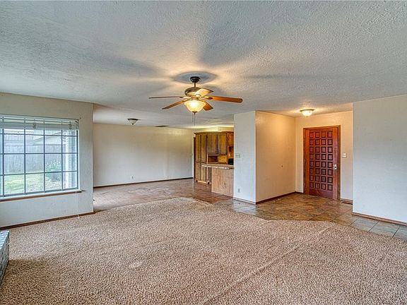 4th image of 1004 Kathys Pl