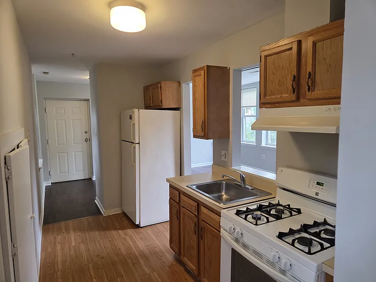 1216-1218 W Fayette St #201 — Photo 15