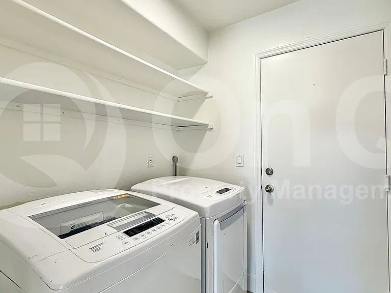 570 S Williams Pl — Photo 21