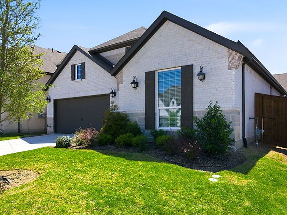 3rd image of 910 Winter Cherry Ln